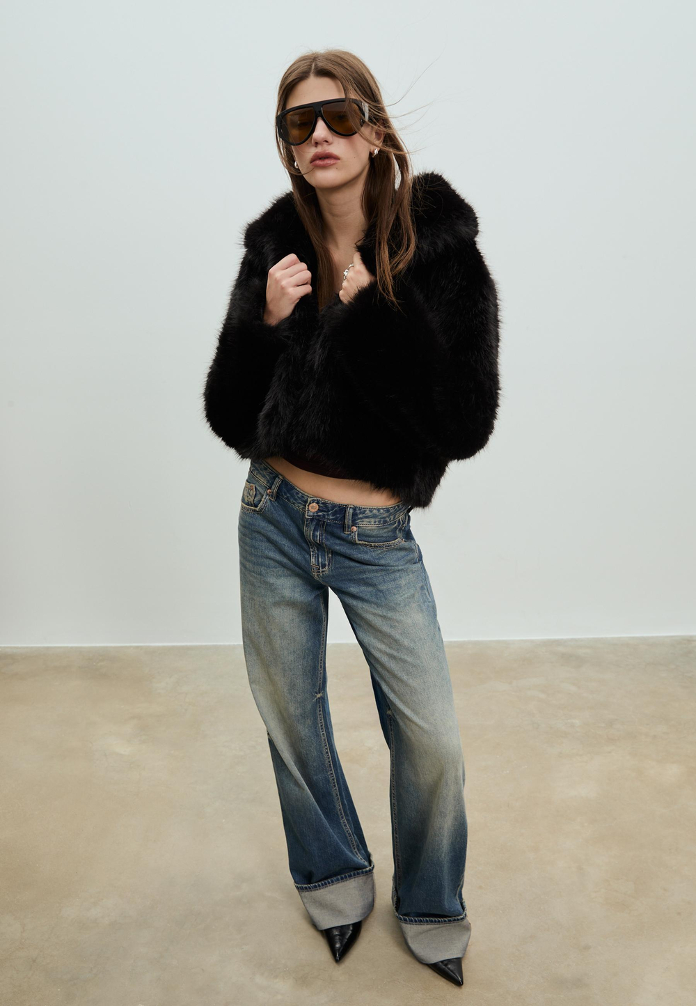 STRADIVARIUS Укороченная шуба из искусственного меха, черный