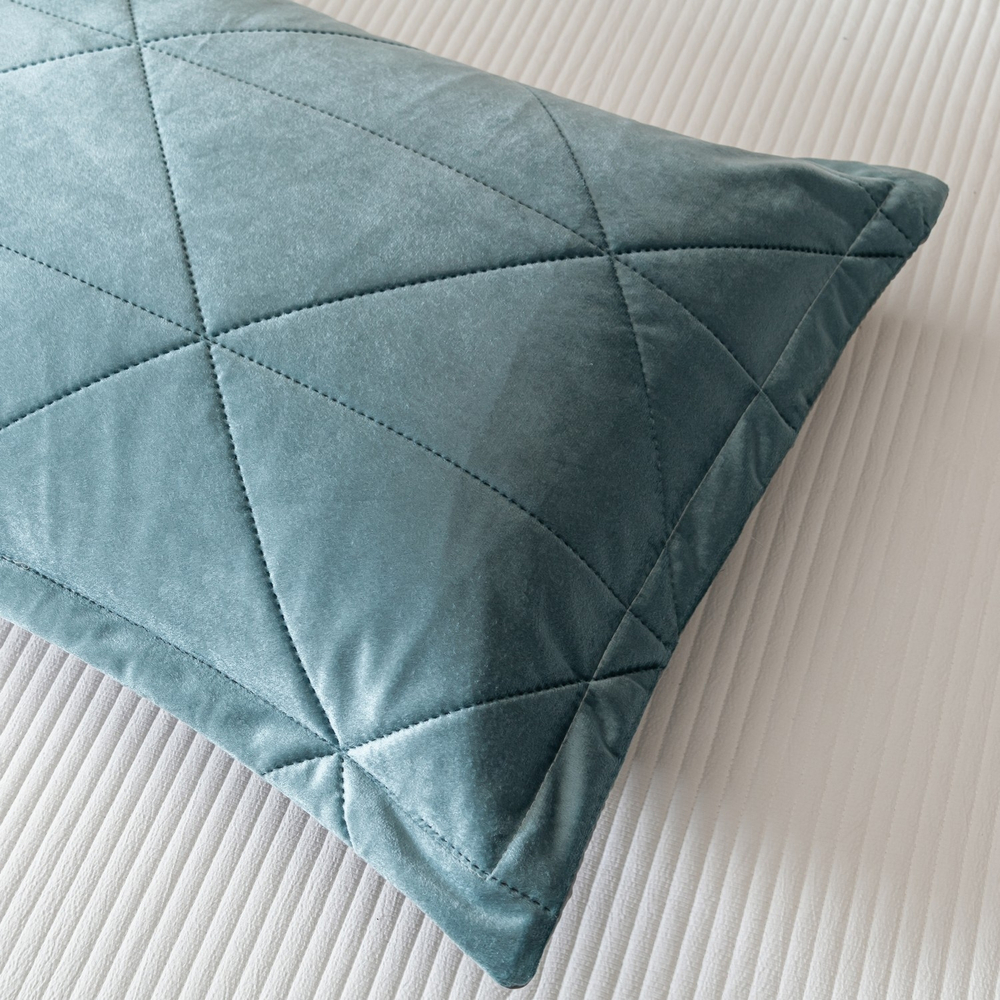 Велюровое покрывало в клетку с наволочками OVL040