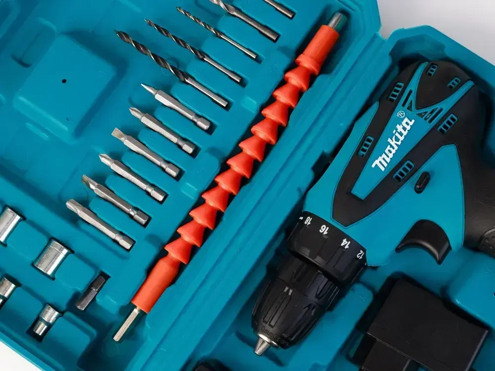 Дрель-Шуруповерт Makita Шуруповерт аккумуляторный 12V, аккумуляторный, Макита 12В, 2 АКБ / Кейс с набором бит, свёрел и головок / шуруповерт с набором инструментов