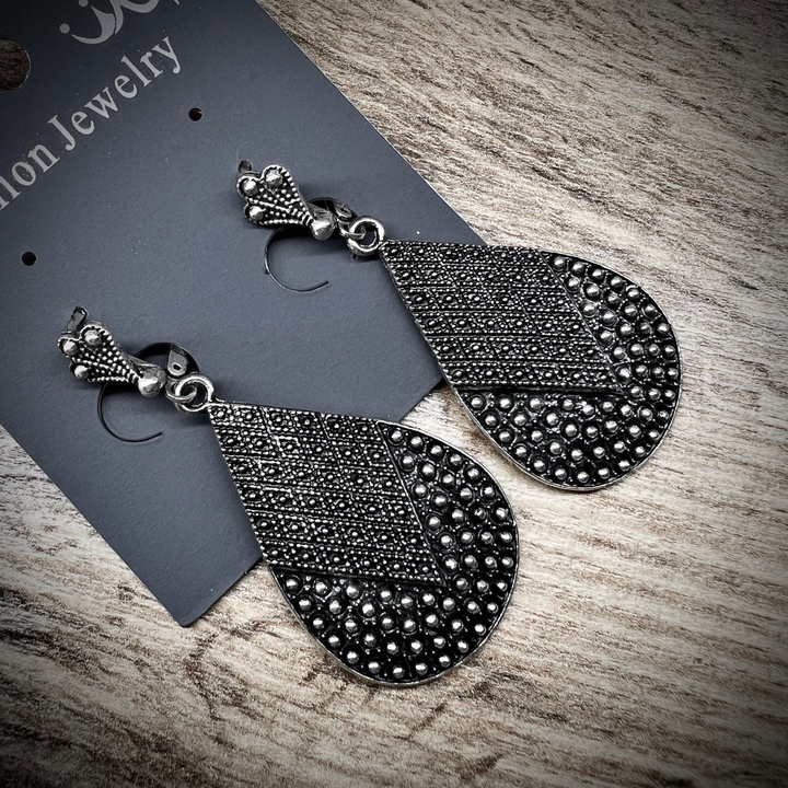Серьги на англ.заст Bohemia Капля узорная ромбики точки кристалл черный металл античный серебристый