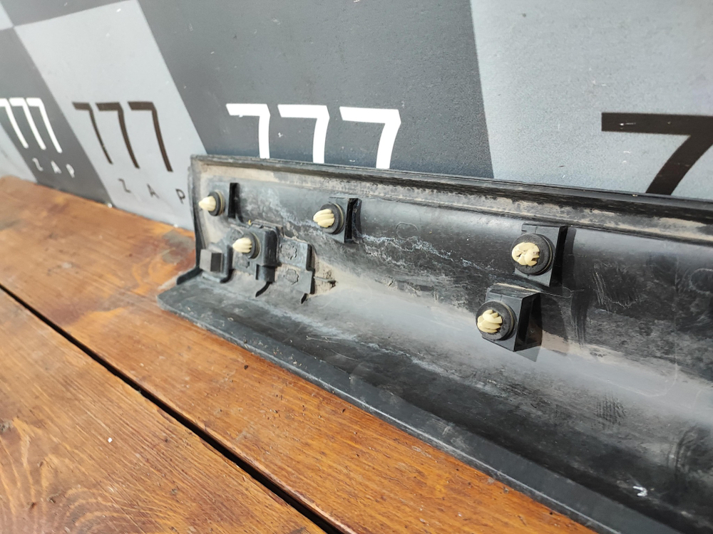 Накладка двери передней правой Mazda CX-5 2 (KF) 17-нв Б/У Оригинал KB7W51RA1