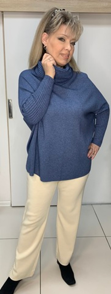 Укороченный теплый свитер