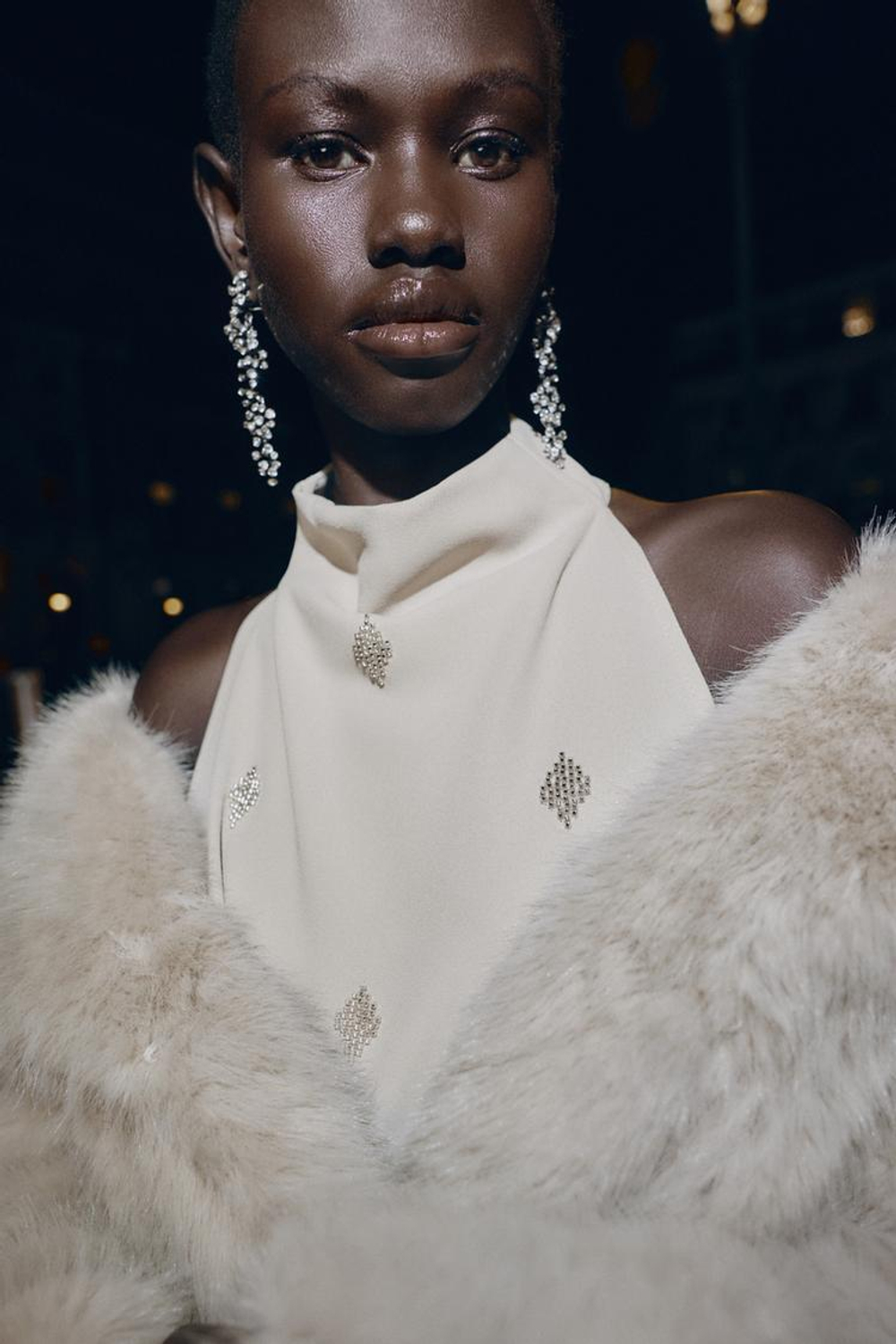 ZARA ТОП С ГОРЛОВИНОЙ ХАЛТЕР И БУСИНАМИ, ЭКРЮ