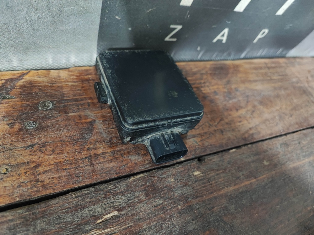 Датчик слепых зон левый Omoda C5 22-нв Б/У Оригинал 704000483AA