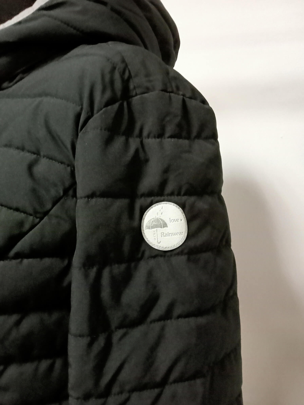 Куртка Rainwear женская черного цвета. Капюшон,молния,липучки,кнопки.Размер 48 русский
