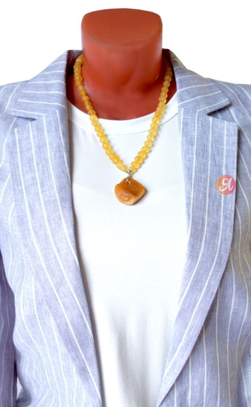 Лечебные бусы из янтаря с кулоном (6209)