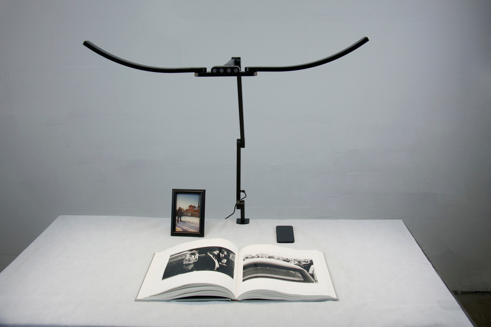 Светильник FRIENDME бестеневой настольный на струбцине светодиодный No. 5 черный с тройным источником света. Яркость - 1400 lum. 24W.