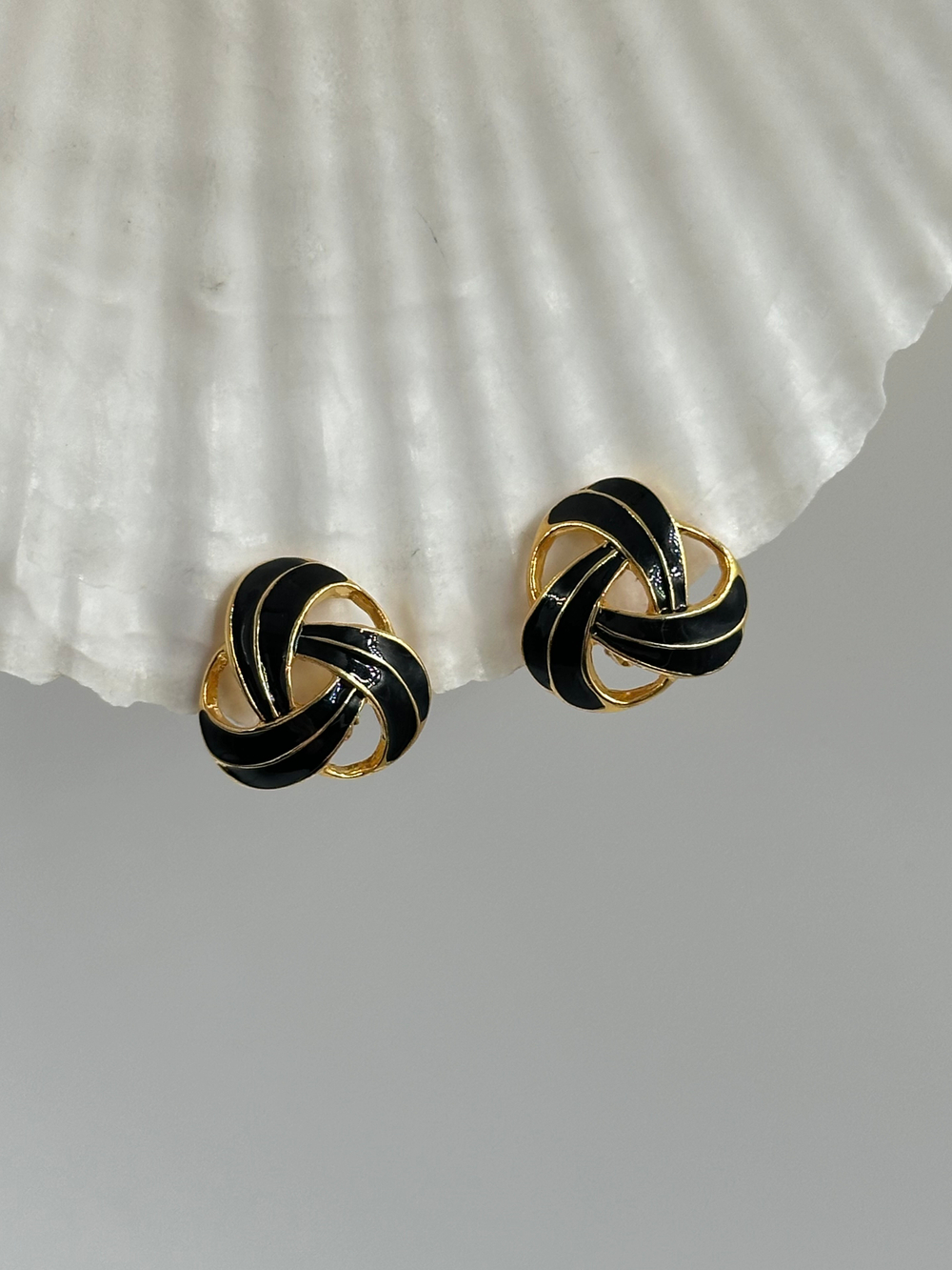 Клипсы с чёрной эмалью