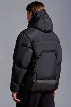 Пуховик Moncler
