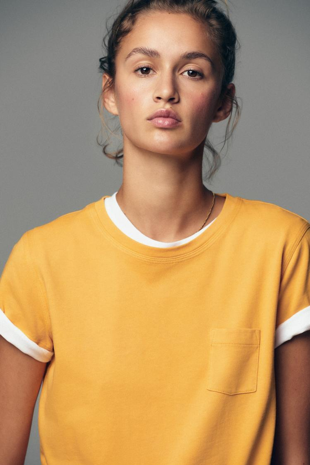 ZARA ФУТБОЛКА ИЗ ТКАНИ С ЭФФЕКТОМ ПОТЕРТОСТИ С КАРМАНОМ, ОРАНЖЕВЫЙ