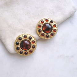 Клипсы с коричневыми кабошономи