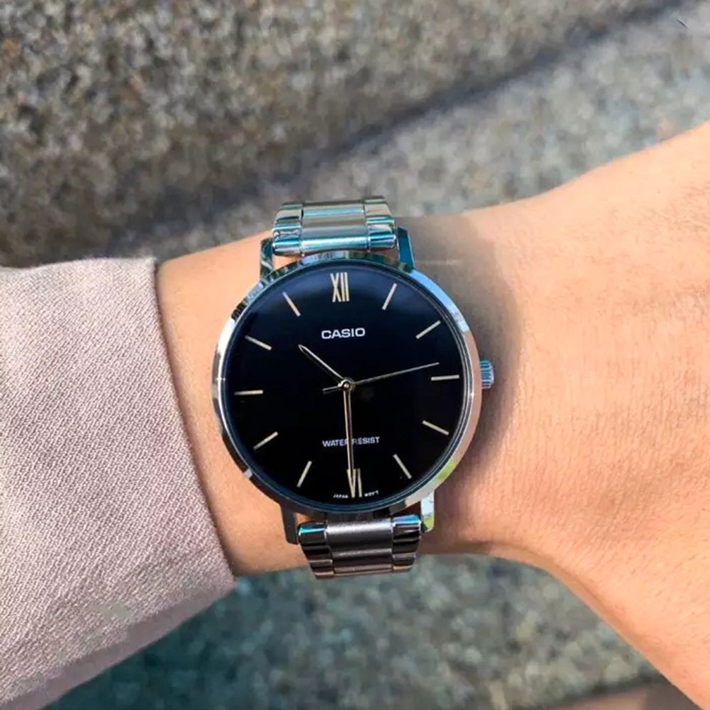 CASIO Women"s Standard Series Silver Watch LTP-VT01D-1B