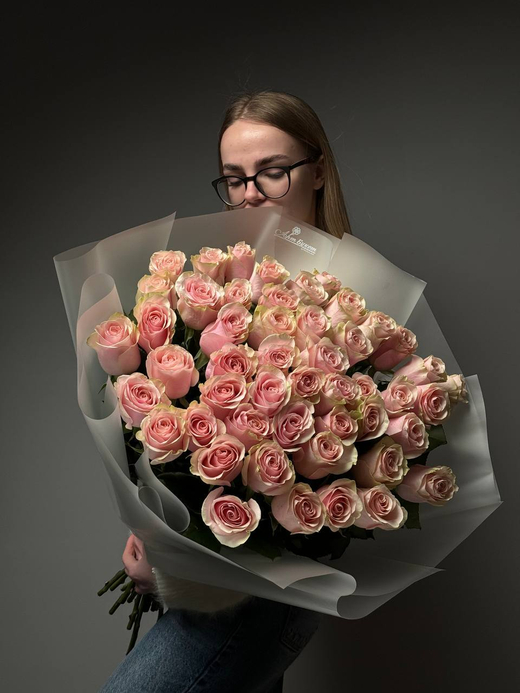 Букет из 51 розовых роз в упаковке