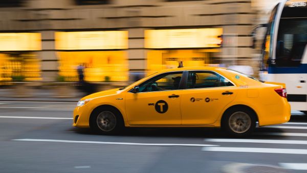 Компании такси могут обязать иметь в своем парке отечественные автомобили