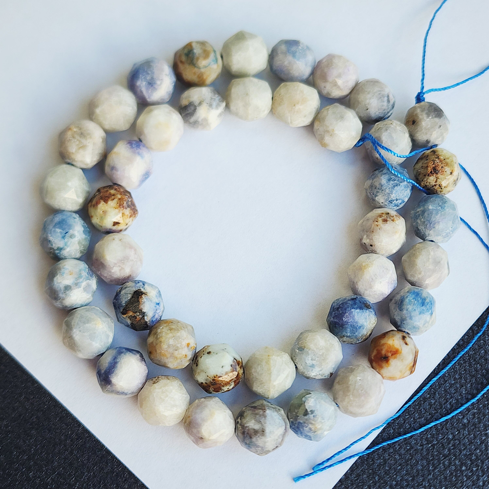 Хакманит (гакманит), разновидность содалита, светится в УФ, 9.3мм, штучно