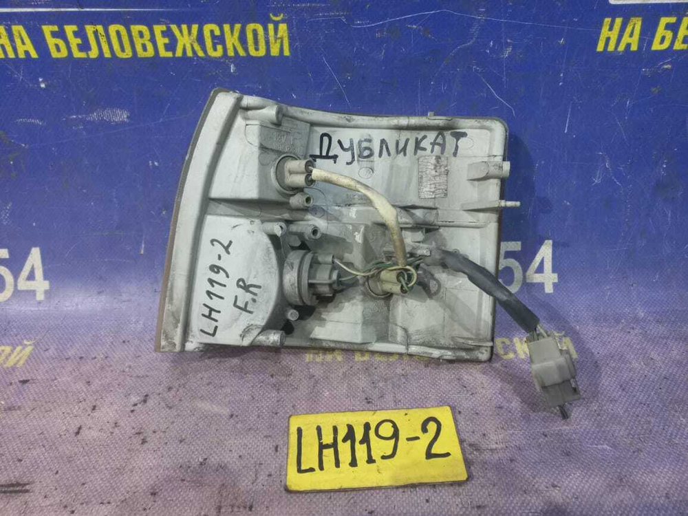 Габарит правый TOYOTA HIACE 1994