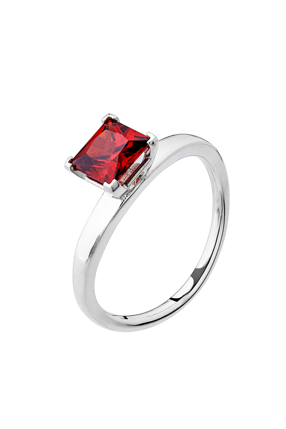 Кольцо из серебра с центральной вставкой из красного фианита