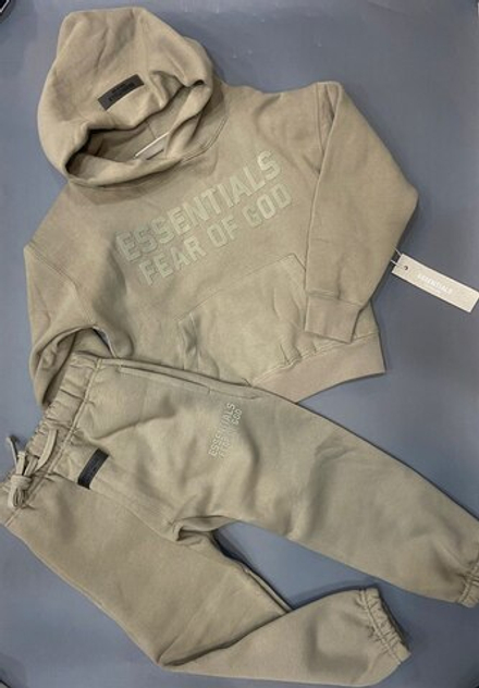 Костюм Essentials