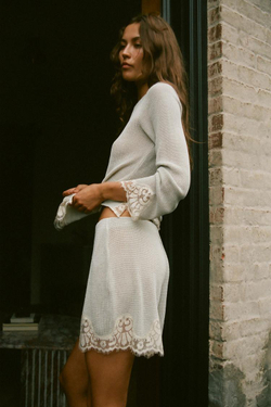 ZARA ШОРТЫ ИЗ ФАКТУРНОЙ ТКАНИ С КРУЖЕВОМ, НЕОНОВЫЙ СИНИЙ