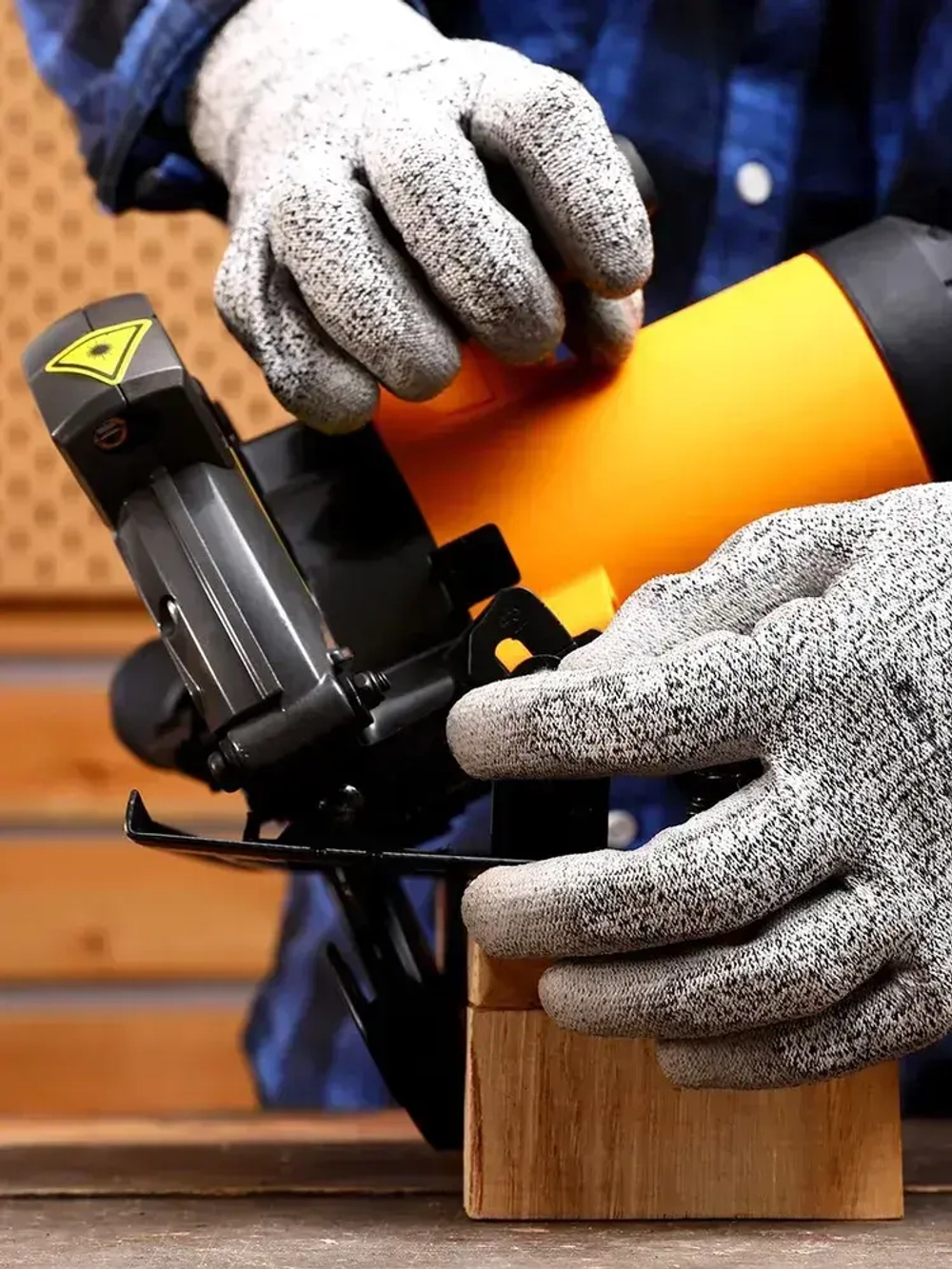 Дисковая (циркулярная) пила DEKO DKCS1800 Laser 1800Вт, 190мм диск, лазерный указатель