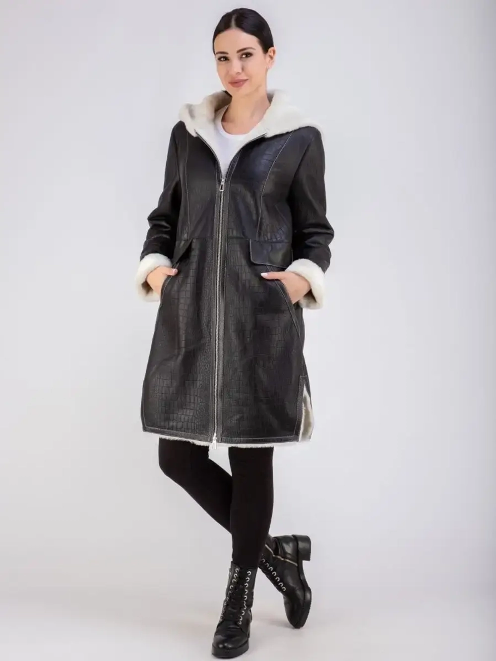 Дубленка зимняя натуральная с капюшоном