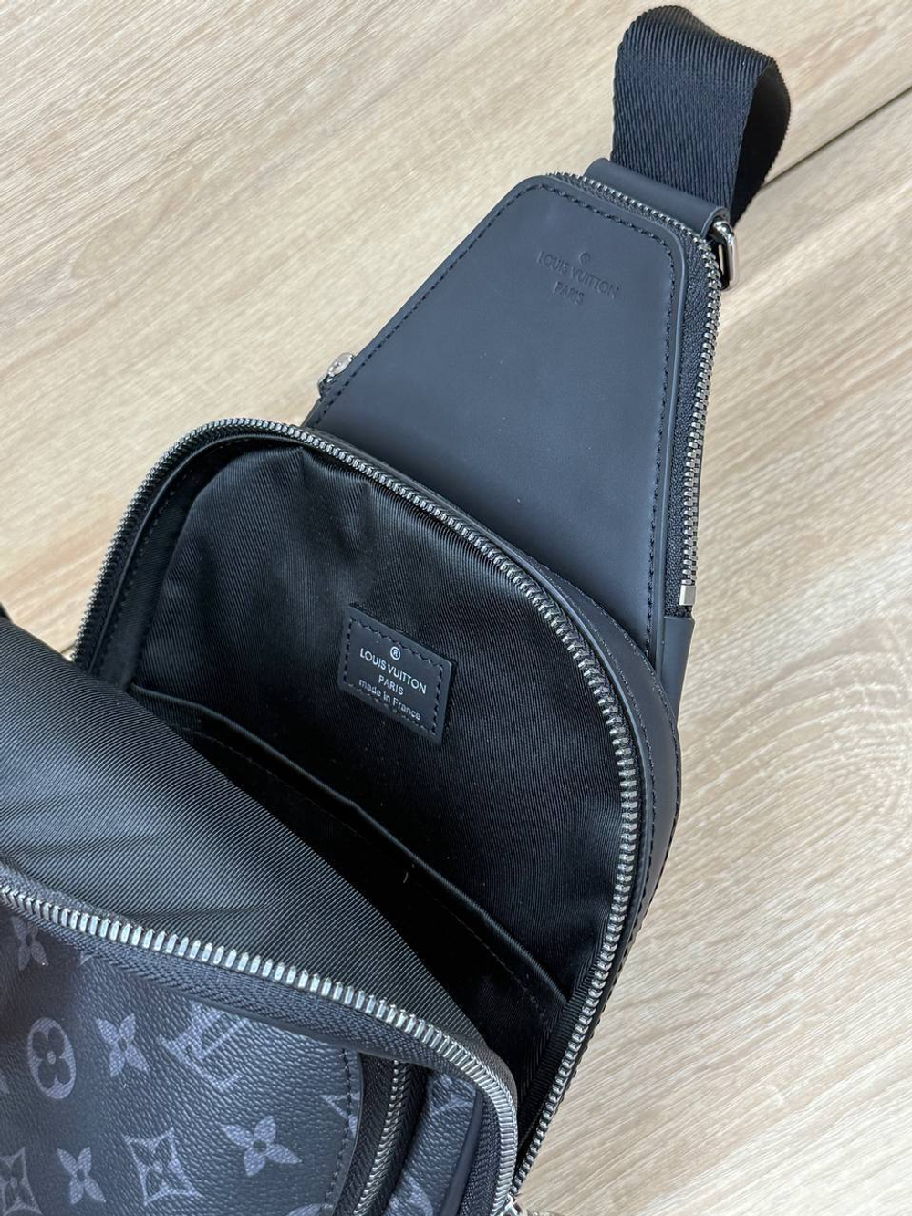 Сумка-мессенджер Louis Vuitton