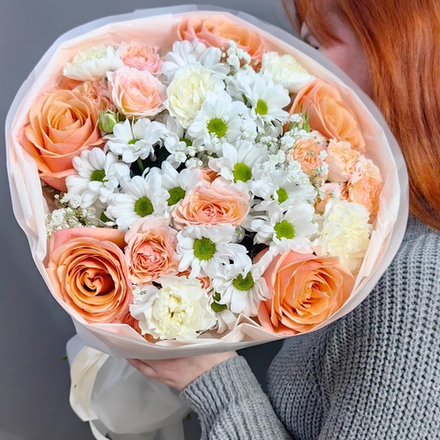 Авторский букет в персиковой гамме