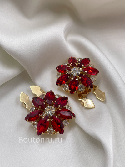 Накладка на пуговицу в форме цветка золотистые с красными стразами (клипсы)
