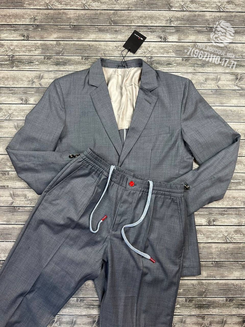 Классический костюм Kiton