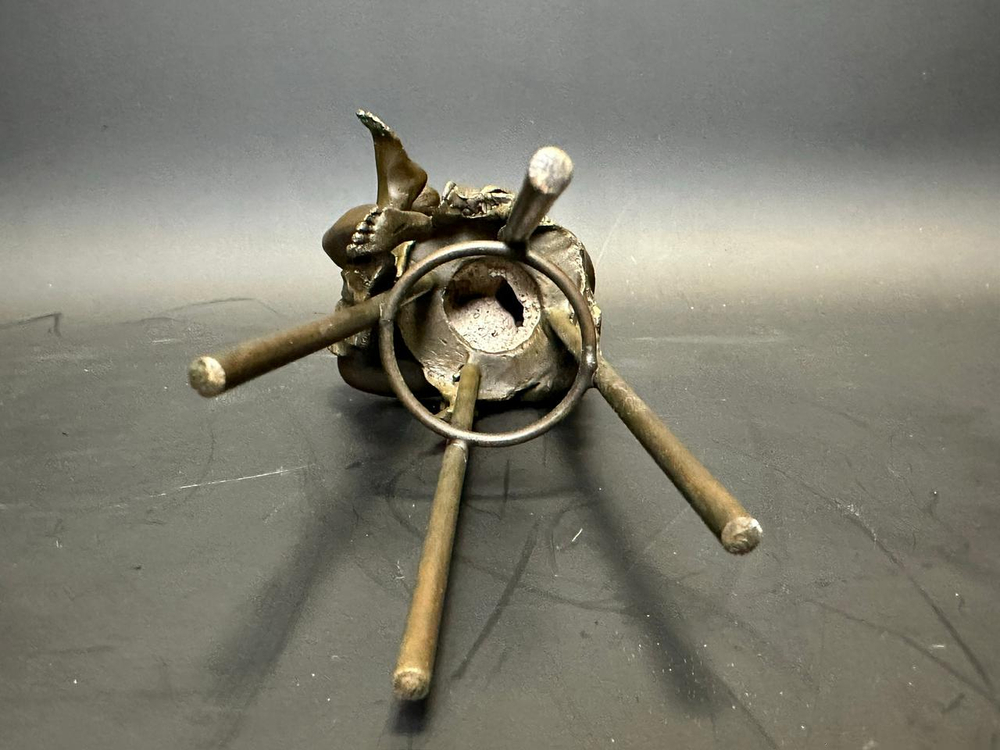 Бронзовая статуэтка «Девушка на стуле»