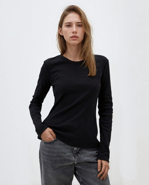 Лонгслив приталенного силуэта с круглой горловиной