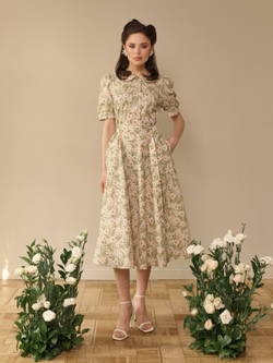 Платье с отложным воротником