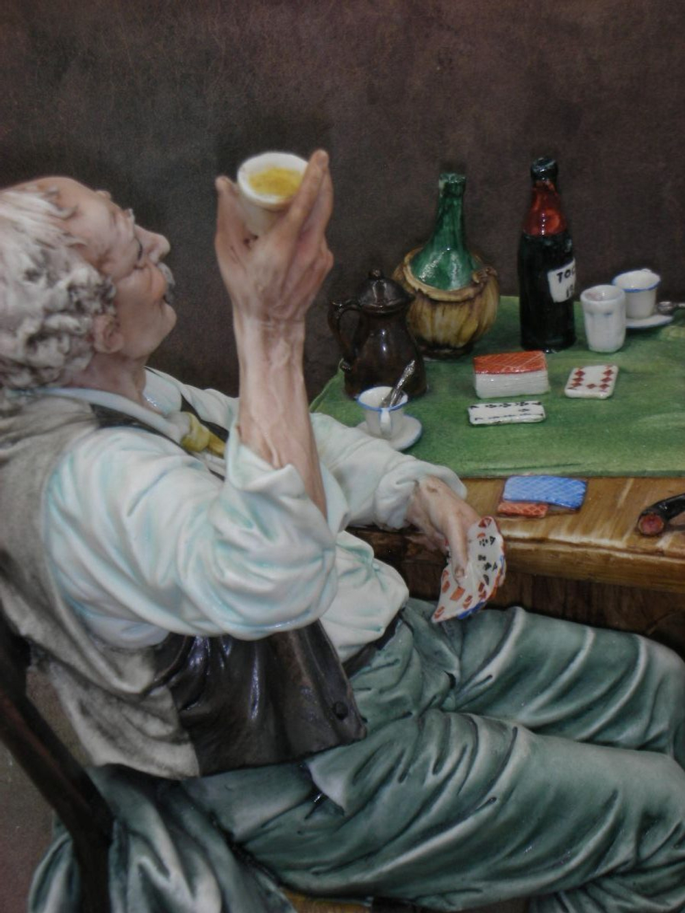 Статуэтка. Фарфор. Задушевный разговор за карточной игрой. Capodimonte. Италия