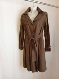 Плащ коричневого цвета женский с поясом Размер - 46/48 русский.