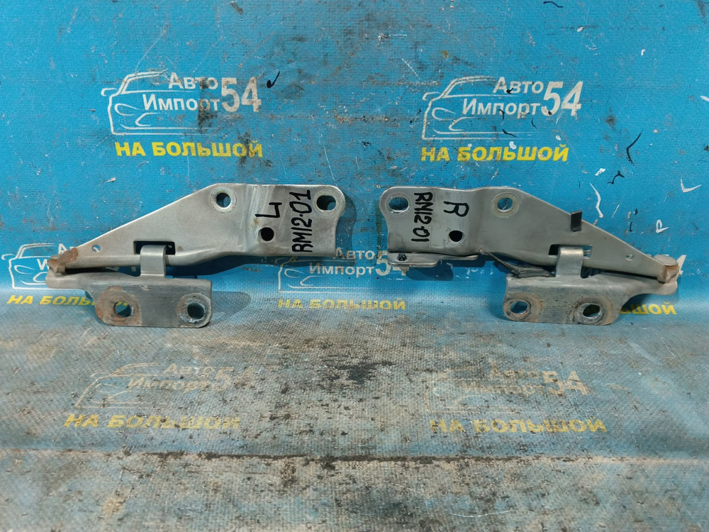 Петля капота правая NISSAN LIBERTY 2002