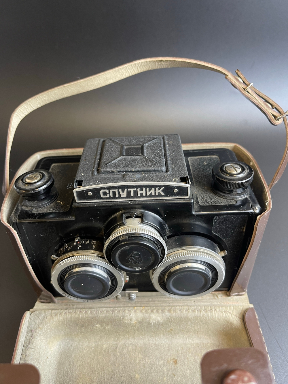 Фотоаппарат стереоскопический "Спутник", с объективом "Т-22", металл, кожа, стекло, пластик, ЛОМО (Ленинградское оптико-механическое объединение), СССР, 1955-1960 гг.