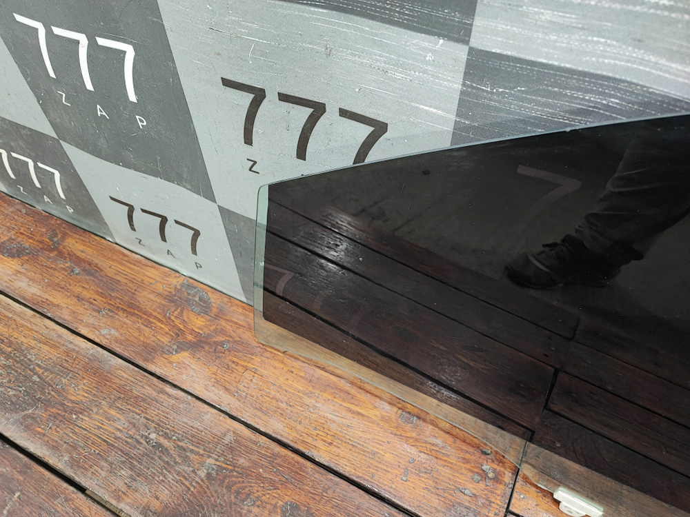 Стекло двери передней левой Nissan Tiida 1 (C11) 04-13 Б/У Оригинал 80301EL000