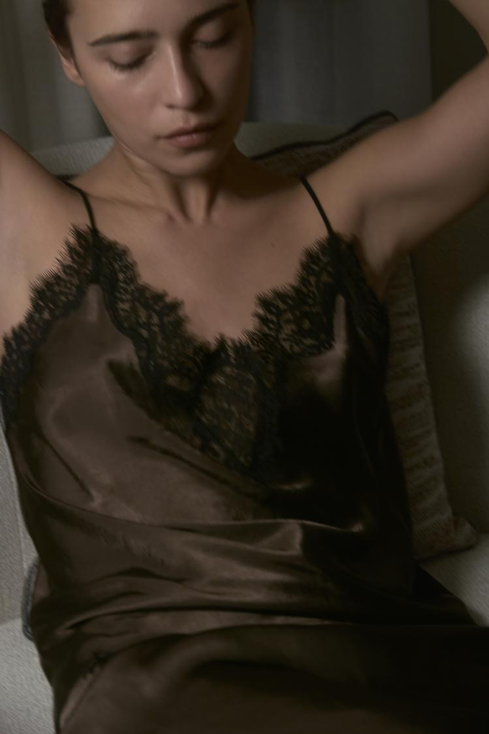 ZARA АТЛАСНЫЙ ТОП С КРУЖЕВОМ, ЗЕЛЕНЫЙ