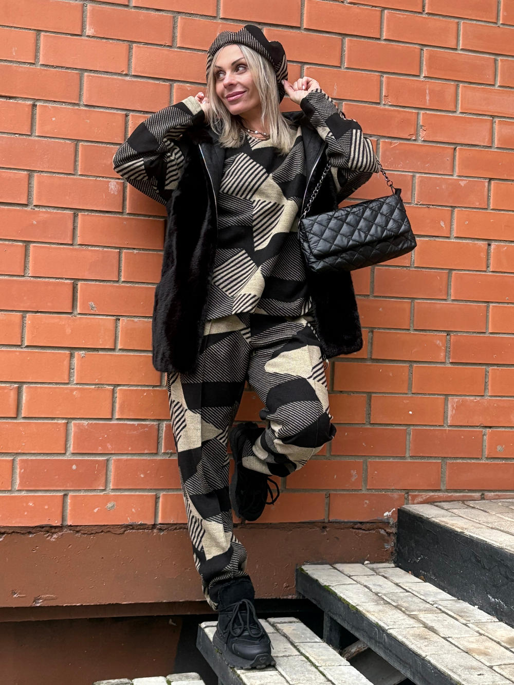 Брюки со стрелкой + Лонг кушак и берет +  /беж