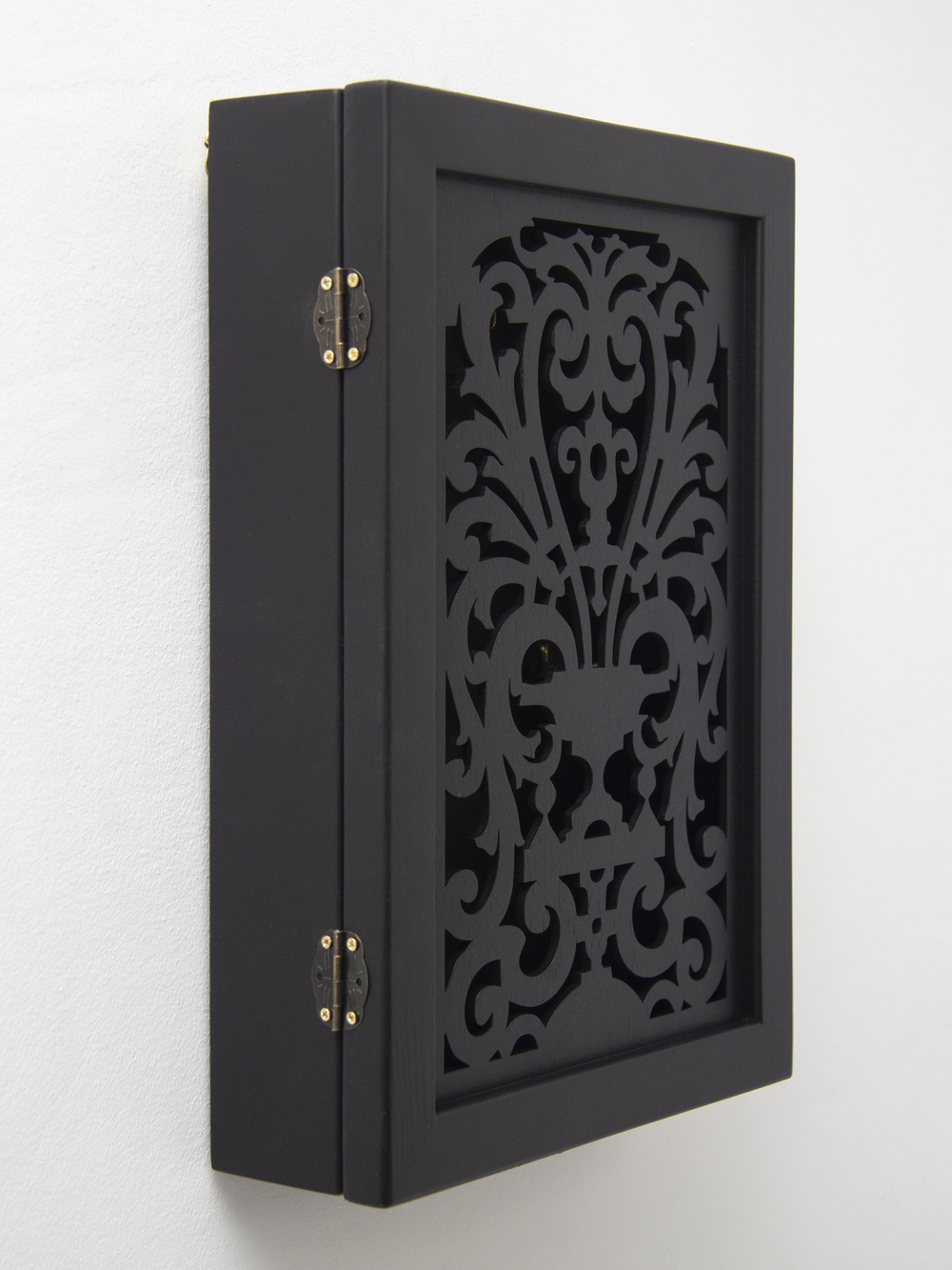 Ключница настенная "Прованс" 34*24*7см, из массива дерева с резной дверцей