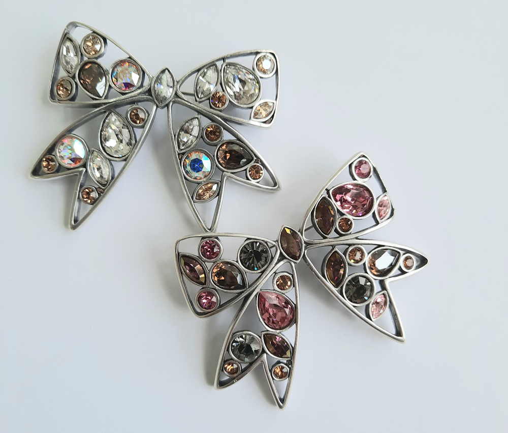 "Туше" брошь в серебряном покрытии из коллекции "Фаворитка" от Jenavi с замком булавка