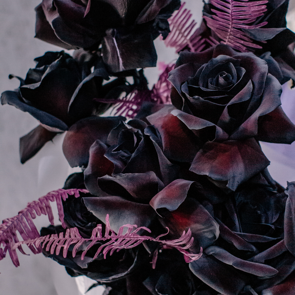 89. Темный букет с черными французскими розами