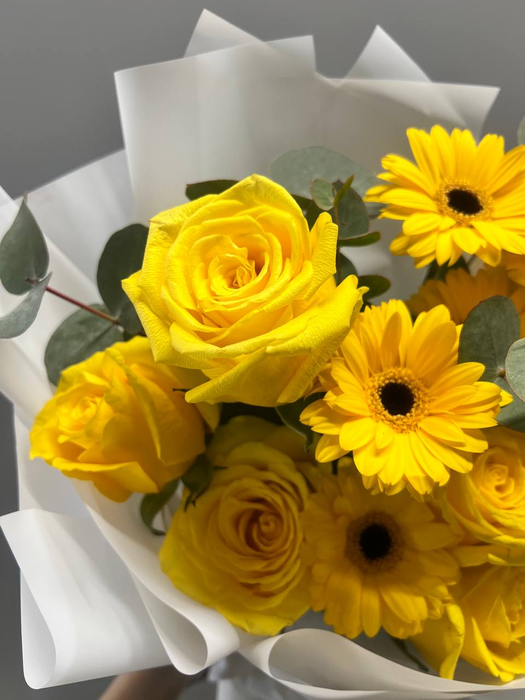 Букет с добавлением солнечной герберы "Лучик"