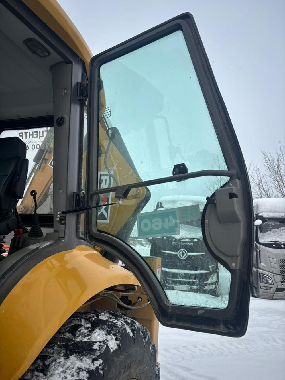 RUNMAX SE460* Экскаватор-погрузчик SE460 (Дизельный, 4,8 л, 102 л.с., АТ)