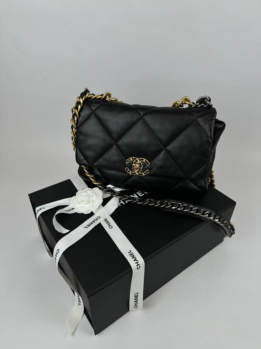 Сумка Chanel 19