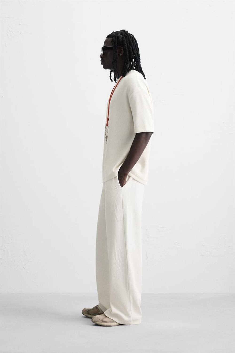 ZARA ФУТБОЛКА ИЗ РЕЛЬЕФНОЙ ТКАНИ, ЖЕЛТОВАТО-БЕЛЫЙ