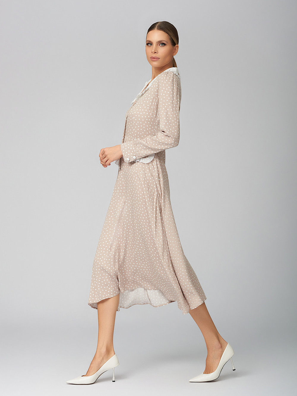 Платье миди с белым воротником в горох