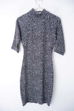 Платье монохромное 42/44 размер