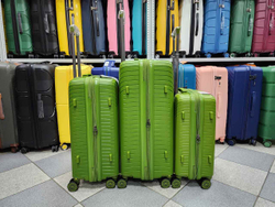 Чемодан Средний (М) полипропилен "Mironpan" съёмные колёса