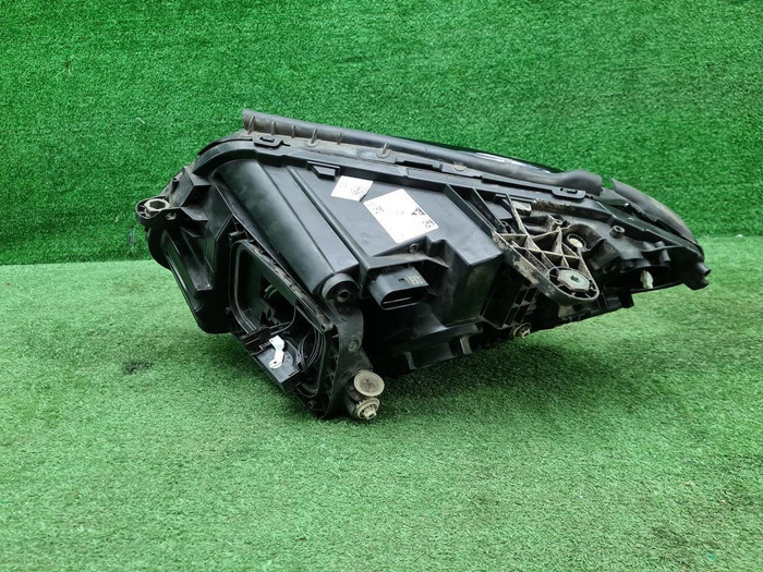 Фара правая Mercedes C w205 (2018-2023) LED